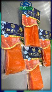 Форель радужная морская холодного копчения филе кусок на коже +-250 гр. В/У.