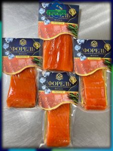 Форель радужная морская холодного копчения филе кусок на коже +-250 гр. В/У.