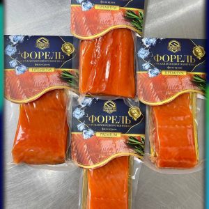 Форель радужная морская холодного копчения филе кусок на коже +-250 гр. В/У.