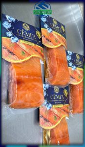 Лосось атлантический Сёмга холодного копчения филе кусок на коже +-250 гр. В/У.